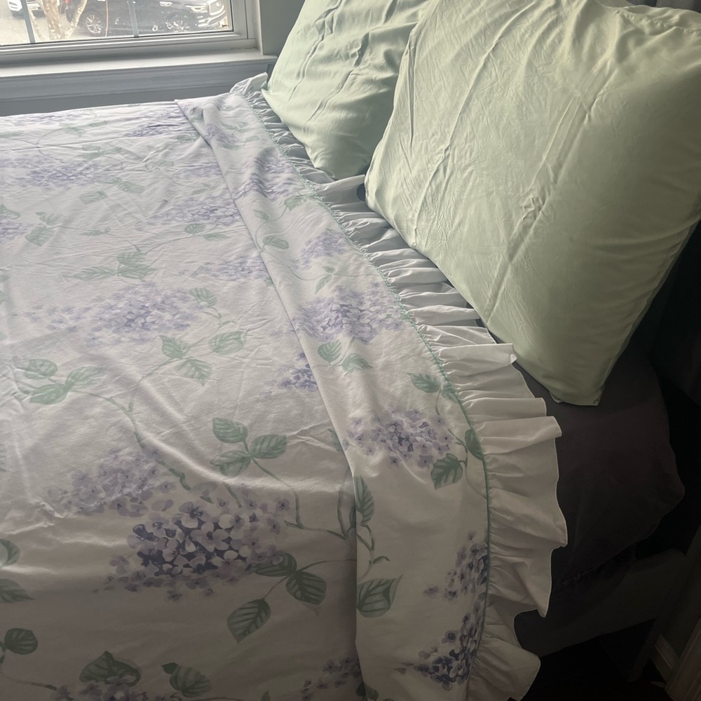 Vintage 80s Floral Ruffled Full size Flat sheet + 2 Silk PC